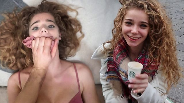 Yatağına Dalan Adamın Hayvansı Sikişi Genç Kızı Epey Yoruyor